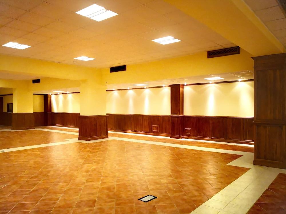 Hotel San Gregorio Πιέντσα Εξωτερικό φωτογραφία